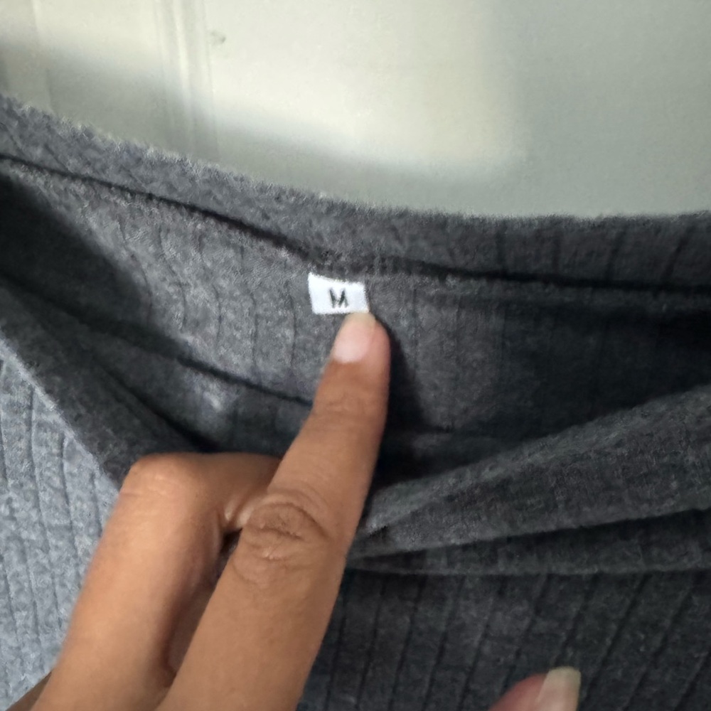 Gray Off-the-Shoulder Ribbed Knit Top - Picture 2 of 2